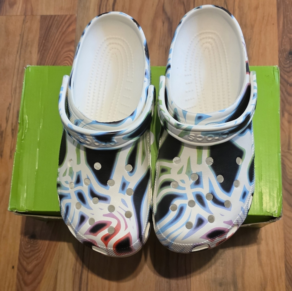 NEW CROCS Swirl Clog Mens Size 11 White Black Red Blue